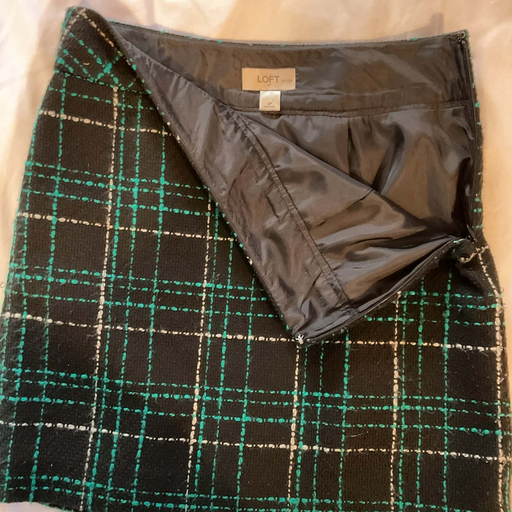 LOFT Green and Black Plaid Mini Skirt - Picture 2 of 8